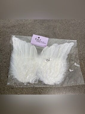 White feather angel wings for baby Halloween costume NWT